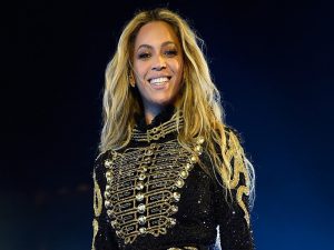 10 Celebrities Who Had Liposuction Surgery