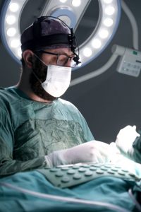 Cosmeticium Plastic Surgeon Alperen in operation